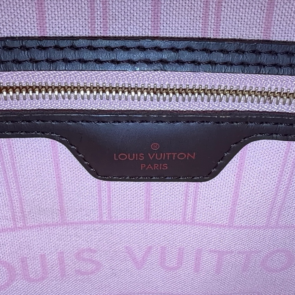 Louis Vuitton Neverfull MM (Rose Ballerine Interior) - Picture 7 of 11